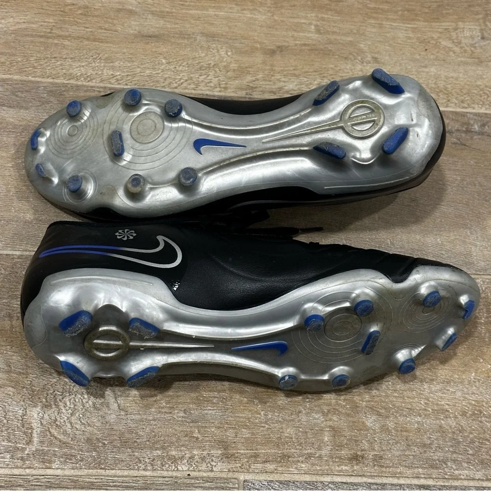 Nike Men's Black Soccer Cleats - Picture 9 of 12